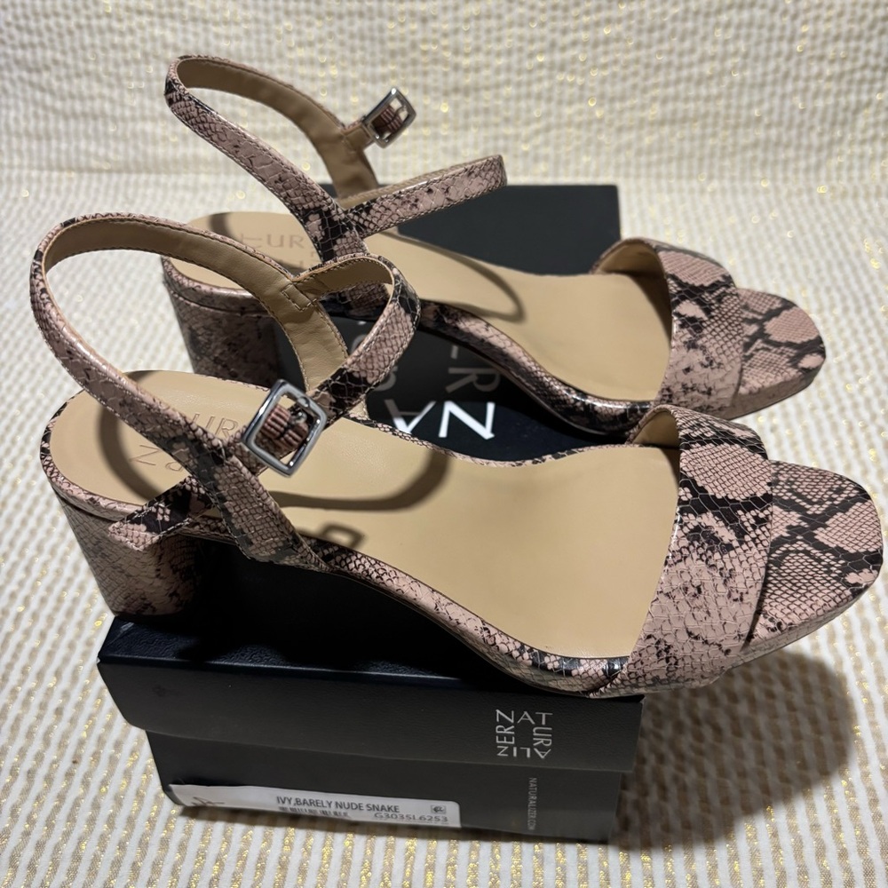 Naturalizer Womens Ivy Barely Nude Snake Sandals Size 7 Wide